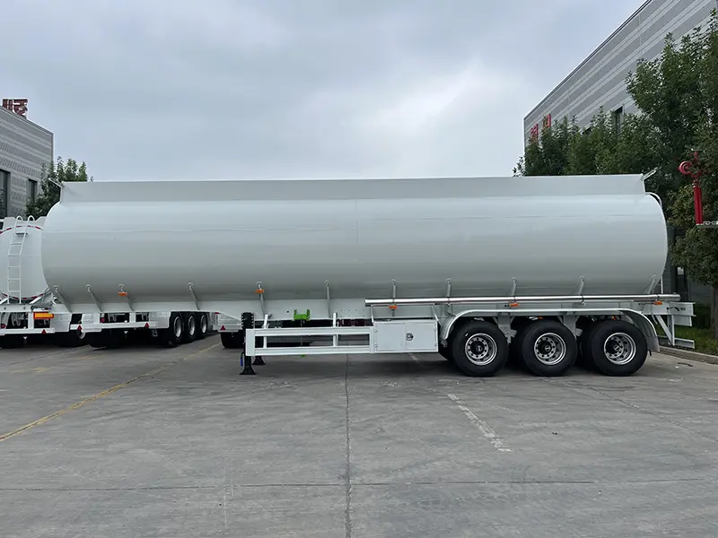3-осный танкер емкостью 30 000 литров 3 Axle 30000 Liters Tanker