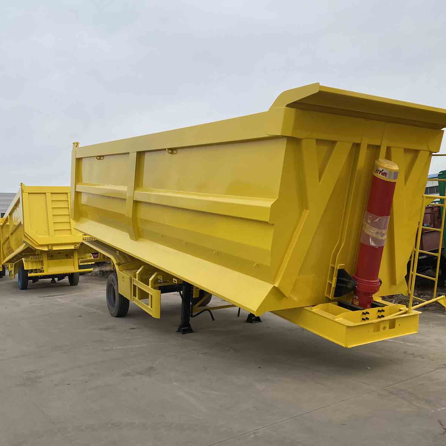 ¿Cuáles son las ventajas del remolque basculante trasero? What are the advantages of the rear tipping trailer?