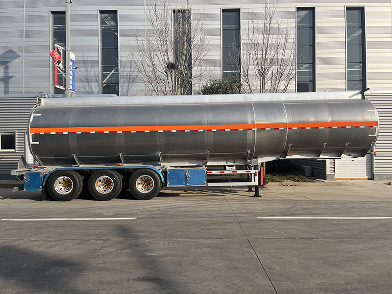 Remorque-citerne à carburant  Fuel Tank Trailer
