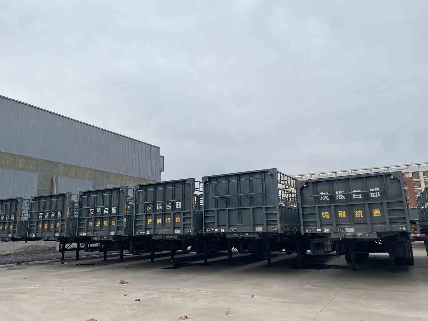 Semi-reboque de cerca de 3 eixos foi enviado para Moçambique 3 Axle Fence Semi Trailer Were Shipped To Mozambique