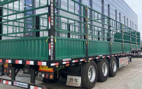 The height requirement of the fence semi trailer