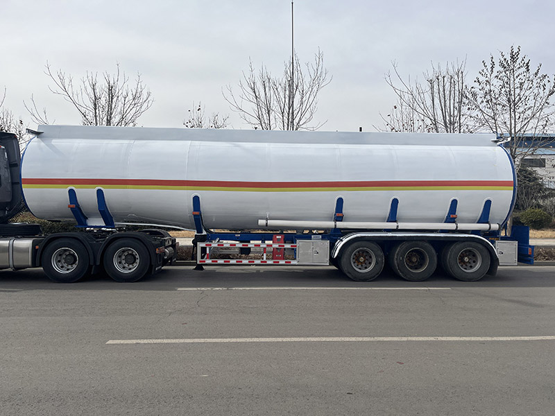 Remorque-citerne à carburant  Fuel Tank Trailer