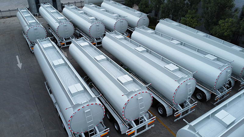 3-осный танкер емкостью 30 000 литров 3 Axle 30000 Liters Tanker