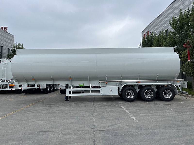 3-осный танкер емкостью 30 000 литров 3 Axle 30000 Liters Tanker