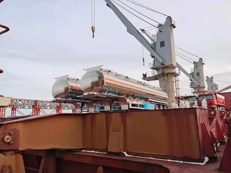 Remorque-citerne à carburant  Fuel Tank Trailer