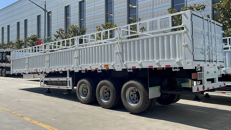Advantages of the use of fence semi trailers Advantages of the use of fence semi trailers
