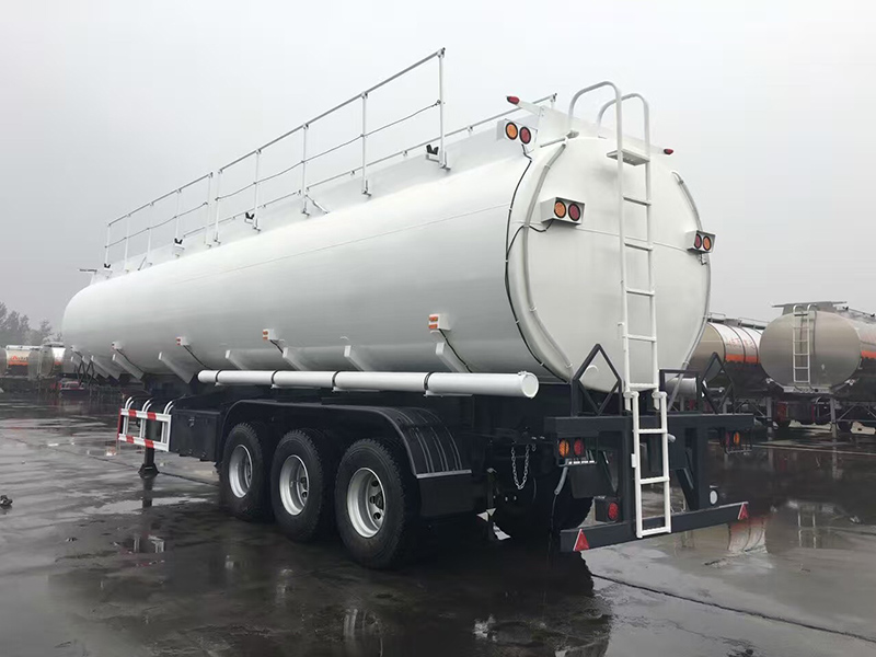 3-осный танкер емкостью 30 000 литров 3 Axle 30000 Liters Tanker