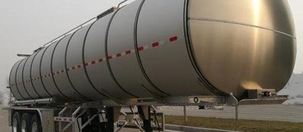 we exported 15 units fuel tanker trailer to Africa last week
