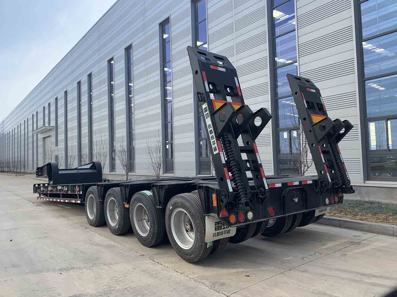 Lowboy de pescoço fixo de 35 toneladas 35 Ton Fixed Neck Lowboy