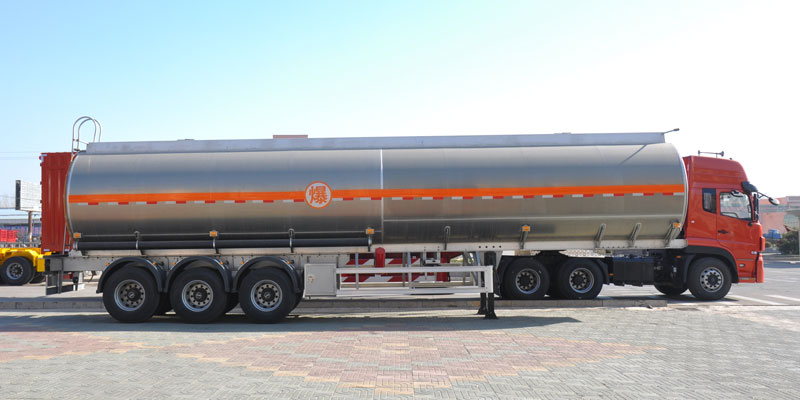 Semi-reboque petroleiro de alumínio com três eixos Tri Axle Aluminum Tanker Semi Trailer