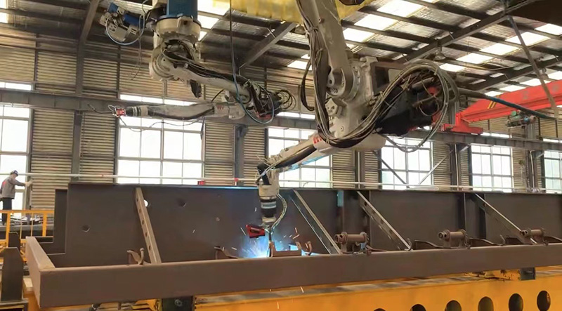Semi-reboque rebaixado de 70 toneladas Introdução Um semi-reboque rebaixado de 70 toneladas é um tipo especializado de reboque para serviço pesado projetado para transportar equipamentos pesados ou de grandes dimensões, como máquinas de construção ou equipamentos industriais. Este reboque pode suportar cargas úteis de até 70 toneladas, com um deck baixo altura proporcionando maior estabilidade e carregamento e descarregamento mais fáceis. Normalmente tem um deck longo e largo e pode vir com 2 a 8 eixos, suspensão pneumática ou mecânica e freios a tambor ou a disco com ABS. No geral, o semirreboque rebaixado de 70 toneladas oferece um método confiável e eficiente de transportar equipamentos pesados, superdimensionados ou volumosos. Parâmetro de semi-reboque rebaixado de 70 toneladas Aqui está um parâmetro que fornece mais detalhes para um semi-reboque rebaixado típico de 70 toneladas: Capacidade de carga útil: 70 toneladas métricas. Altura do convés: 0,76 m - 1,10m. Comprimento do deck: 14m. Largura do deck: 3m. Configuração de eixos: 2 - 8 eixos. Suspensão: Suspensão pneumática ou mecânica. Tamanho do pneu: 17,5 polegadas a 22,5 polegadas. Sistema de Freios: Freios a tambor ou a disco com tecnologia ABS. Ângulo: 10 - 12 graus. Tipo de piso: Aço ou madeira. Trem de pouso: Velocidade simples ou dupla. Peso da tara: 10 - 16 toneladas métricas, dependendo da configuração. Comprimento total: 18m - 20m. Largura total: 3m. : 3,8 m - 4m, dependendo da carga a ser transportada Aplicação: Ideal para transporte de máquinas pesadas, equipamentos de construção e cargas de grandes dimensões Semirreboque plataforma baixa de 70 ton Pintura por eletroforese Pintura por eletroforese Escada de escalada hidráulica Escada de escalada hidráulica Trem de pouso Trem de pouso Escada de escalada mecânica Escada de escalada mecânica Soldador nível nacional 70 ton lowbed semi trailer   Introuction   A 70 ton lowbed semi trailer is a specialized type of heavy-duty trailer designed to transport heavy or oversized equipment such as construction machinery or industrial equipment. This trailer can handle payloads up to 70 tons, with a low deck height providing greater stability and easier loading and unloading. It typically has a long and wide deck and can come with 2 to 8 axles, air or mechanical suspension, and either drum or disc brakes with ABS. Overall, the 70 ton lowbed semi trailer offers a reliable and efficient method of transporting heavy, oversized, or bulky equipment.  70 ton lowbed semi trailer     Parameter  Here is a parameter that provides more detail for a typical 70 ton lowbed semi trailer:  Payload Capacity: 70 metric tons.  Deck Height: 0.76m - 1.10m.  Deck Length: 14m.  Deck Width: 3m.  Axle Configuration: 2 - 8 axles.  Suspension: Air or mechanical suspension.  Tire Size: 17.5 inches to 22.5 inches.  Brake System: Drum or disc brakes with ABS technology.  Ramp Angle: 10 - 12 degrees.  Floor Type: Steel or wood.  Landing Gear: Single or dual speed.  Tare Weight: 10 - 16 metric tons, depending on the configuration.  Overall Length: 18m - 20m.  Overall Width: 3m.  Overall Height: 3.8m - 4m, depending on the cargo being transported.  Application: Ideal for transporting heavy machinery, construction equipment, and oversized loads.  70 ton lowbed semi trailer     Product Details  Advanced Axle Performance  Advanced Axle Performance  Anti-Tire Abrasion Suspension  Anti-Tire Abrasion Suspension  Electrophoresis Painting  Electrophoresis Painting  Hydraulic Climbing Ladder  Hydraulic Climbing Ladder  Landing Gear  Landing Gear    Mechanical Climbing Ladder   Mechanical Climbing Ladder  National Level Welder